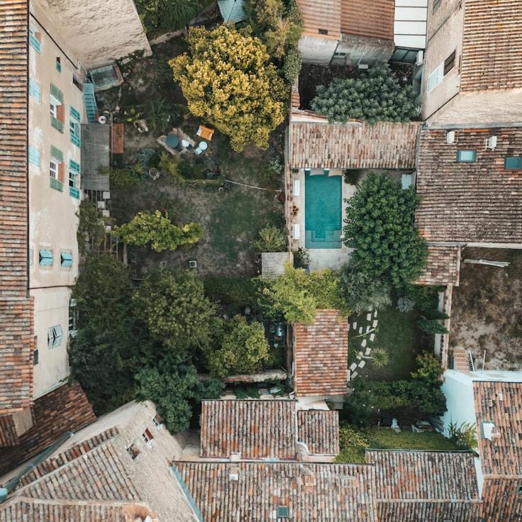 Outdoor terrace seating suitable for families in Rome